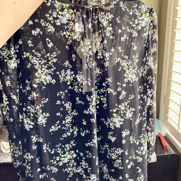 Shirred Sleeve Blouse - Picture 4 of 5